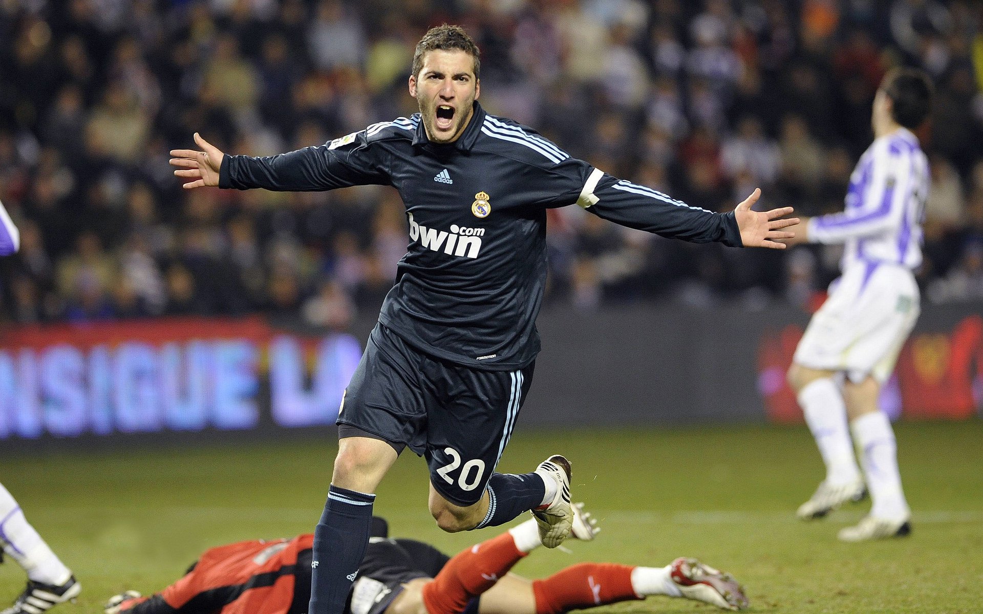 本菲卡配合流畅,几乎掌控比赛,本菲卡出品